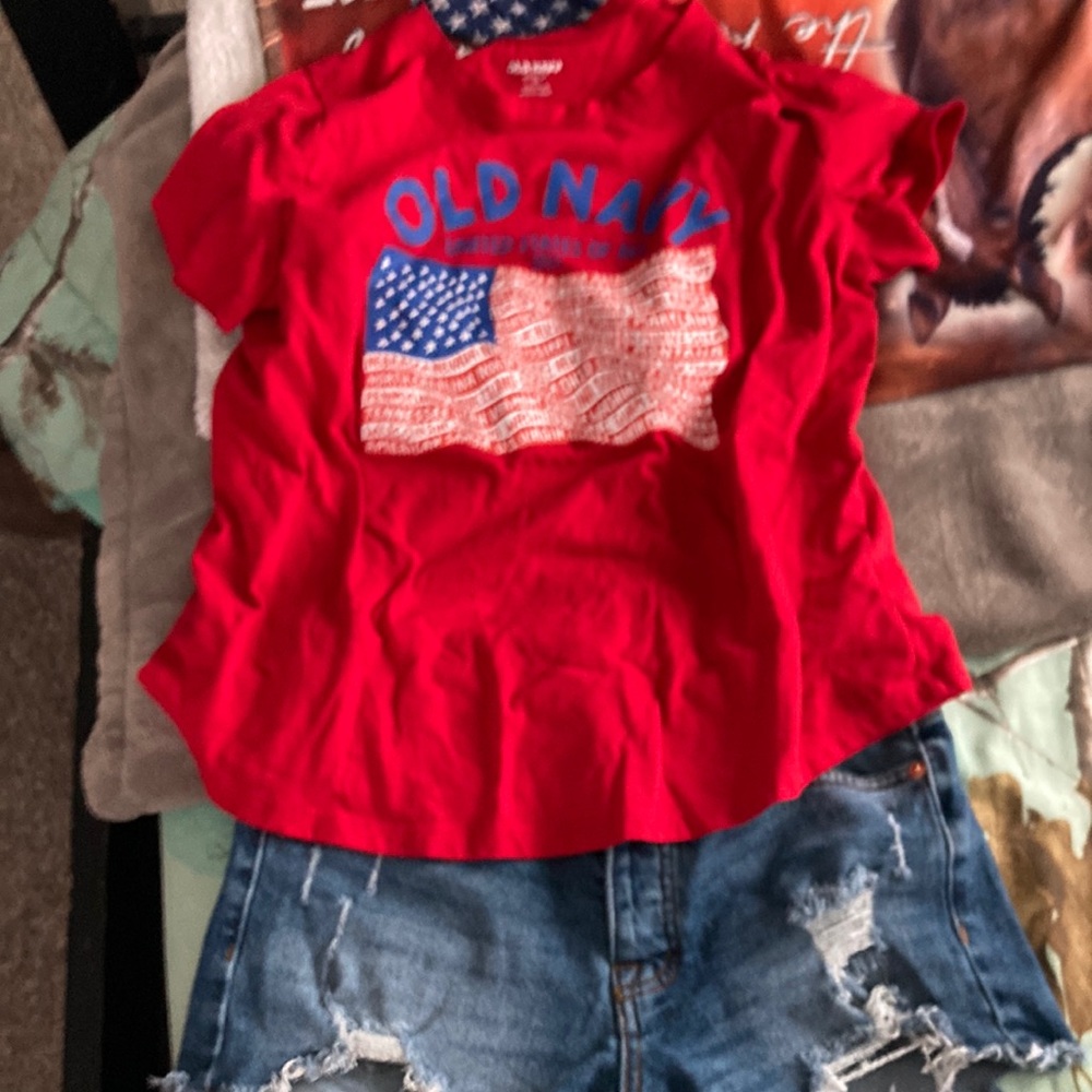 A super cute shirt with a pair shorts
